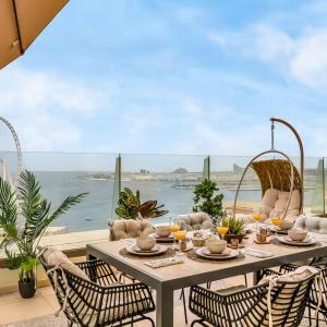 Dubai Eye & Palm View 3 min by walk from the Beach