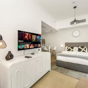 Bay Central Modern Studio