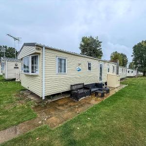 Superb 8 Berth Caravan With Free Wifi At Highfield Grange Ref 26706Wr