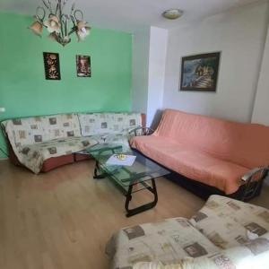 Spacious and Bright 2BR Apartment near City Center