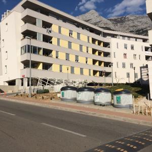 Apartments with parking space Makarska - 13871