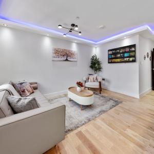 Family friendly 2BR Waterloo Apartment with Terrace walking distance to London Eye Big Ben and station