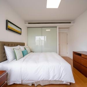 Family Friendly 2 Bedroom Apartment Xujiahui Center