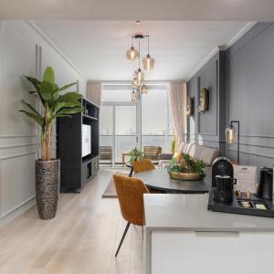 BLVD - Upgraded Highrise Suites