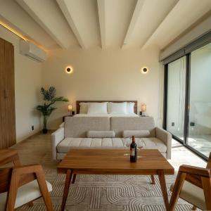Cozy Couples Spot Explore and Relax