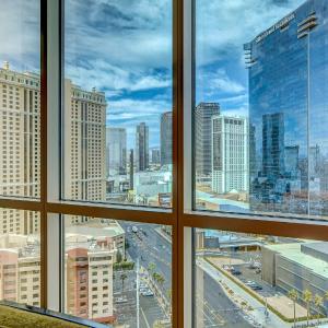 Luxurious MGM Strip View 07605 Balcony