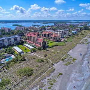2 Bedroom Condo with beach access and heated pool