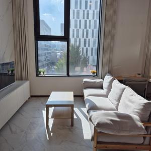 Comfortable house, new building, Dongdaemun History & Culture Park Station