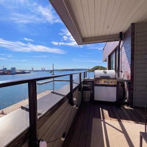 Unmatched Location - Front Row Fjord Apartment - 2 Bedrooms