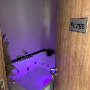 Luxury Jacuzzi Apartment City View Free Parking
