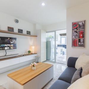 Downtown Spacious Luxury Condo BKK- 5 mins BTS!