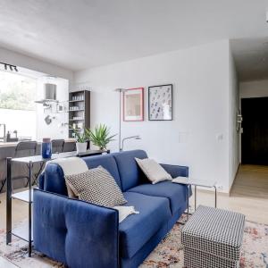 Modern 1BDMApartment Near Shopping Mall & Metro