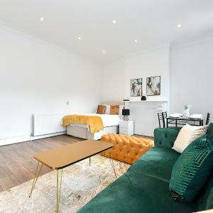 Spacious 1 BR Flat near Fulham Broadway & West Kensington Station