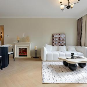 EHUB - Wukang Building 3Bedroom Apt in Bustling Commercial area, 10m away from subway
