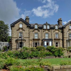 B/W Plus Buxton Lee Wood Hotel