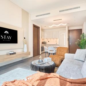 STAY BY LATINEM Luxury 2BR Holiday Home CC 911 Near Burj Khalifa