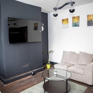 2BR Home in Manchester near Etihad Stadium with Parking