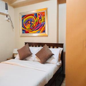 Chic Minimalist Suite in Central Location