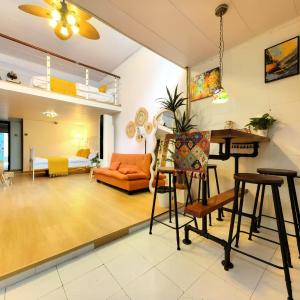 Shanghai Hills & Aromahome Terrace Loft with 4K projector clsoe to line 9&12