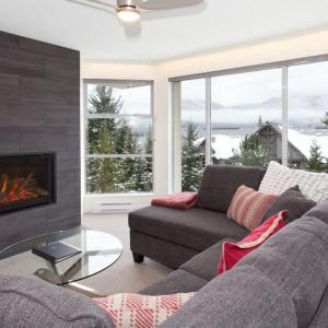 Woodrun Lodge 307 | Sleek Slopeside Unit w/ Pool, Hot Tub, & Heated Floors