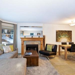 Woodrun Lodge 216 | Renovated Ski-In Ski-Out Condo w/ Free Parking, Pool, Hot Tub, & Gym