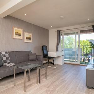 Northfield 1 Bedroom Apartment with Sofa Bed - Edinburgh