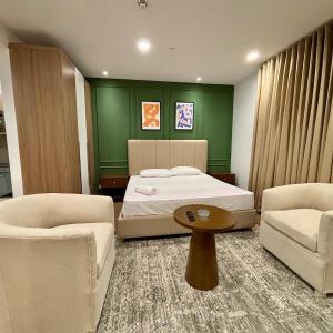 Penta Square Top Floor Studio
