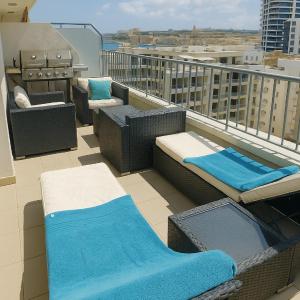 Modern Penthouse with 2 Bedroom & 2 Terraces by Seafront Walk