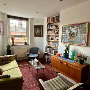 Open plan stylish urban flat