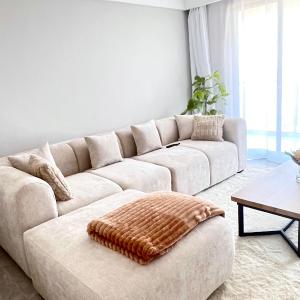 Narari 2 Bedroom, Facing Nairobi National Park, 10 mins to JKIA Airport with Gym & Pool Available
