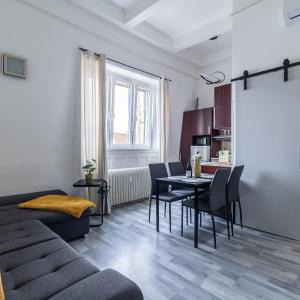 Budapest Panoramic Top-Floor Apartment with Citadella & Liberty Statue View