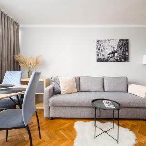 Rondo ONZ City Centre Apartment by BookingHost