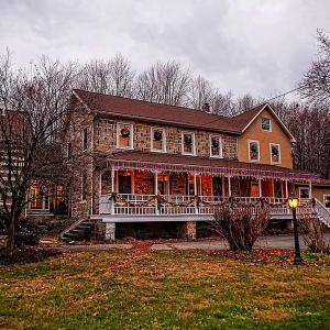 Spacious Vacation Rental with Jacuzzi near the Pocono Mountains, Pennsylvania