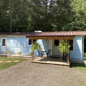 Cozy Bungalow Rental Perfect for Glamping in Michigan