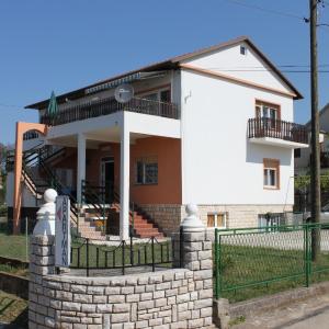 Family-friendly apartments with swimming pool Sukosan, Zadar - 3273