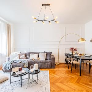 Prague Days - Glamorous Apt w Balcony near Vltava River