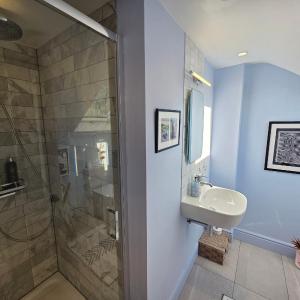 Modern 3BR Garden Home Leyton