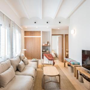 Mediterranean Retreat with 4-Bedroom, 3-Bath Apartment in Barcelona