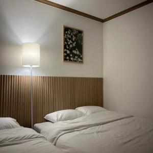 Maximum 6 people, Hongik University Station 7 minutes, Airport Bus, Free Luggage Storage, 3 Rooms, 3 Queen Beds