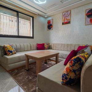 Épure and Confort Apartment