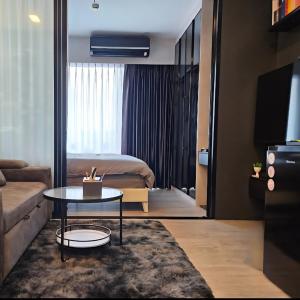 Free Airport Pick Up ! 12th Floor Cozy Studio Room, 5 mins walk to IconSiam & BTS