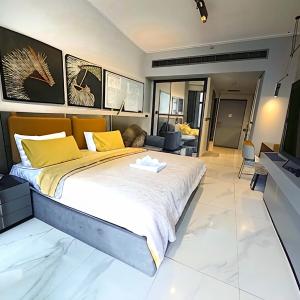 Luxurious & cozy MAG318 Studio Apartment in Business Bay Downtown walking distance from Dubai Mall & Burj Khalifa