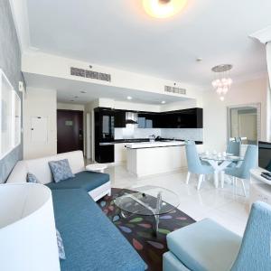 Elegant 2-Bed Retreat, Stunning Downtown Views