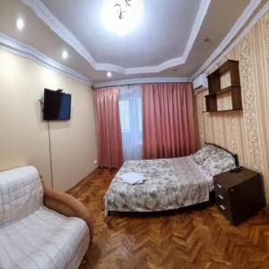 Затишна 1 кімнатна квартира біля метро Дарниця