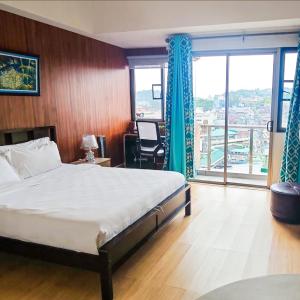 Baguio Cedar Peak Balcony with View Near Session Road