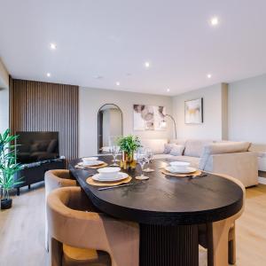 Stunning 2 Bed 2 Bath with Parking Leeds City Centre