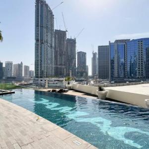Poolside Studio with Canal Views and Near Dubai Mall