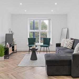 2 Bed Apartment Near City Centre - on street parking