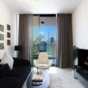 1BR Paragon Tower Burj Khalifa & Canal Views