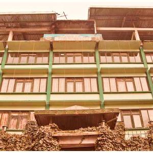 Mall Road Hotel Shambhu Darjeeling - Prime Location - Near Chauk Bazar - Best Hotel in Heart of Tiger Hill City
